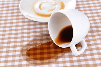 Kaffeeflecken Tischdecke entfernen